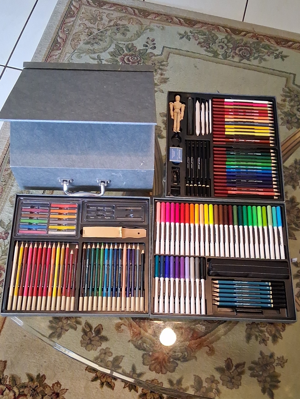 Art Supply Kit. Assorted Colors By Artist's Loft. 133 Piece Deluxe Drawing Set.